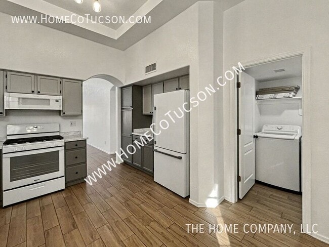 Building Photo - 2660 W Camino del Sitio