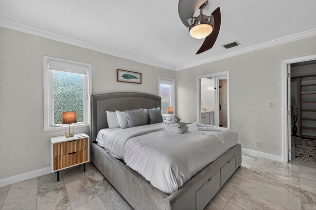 Building Photo - 510 NE 8th Ave