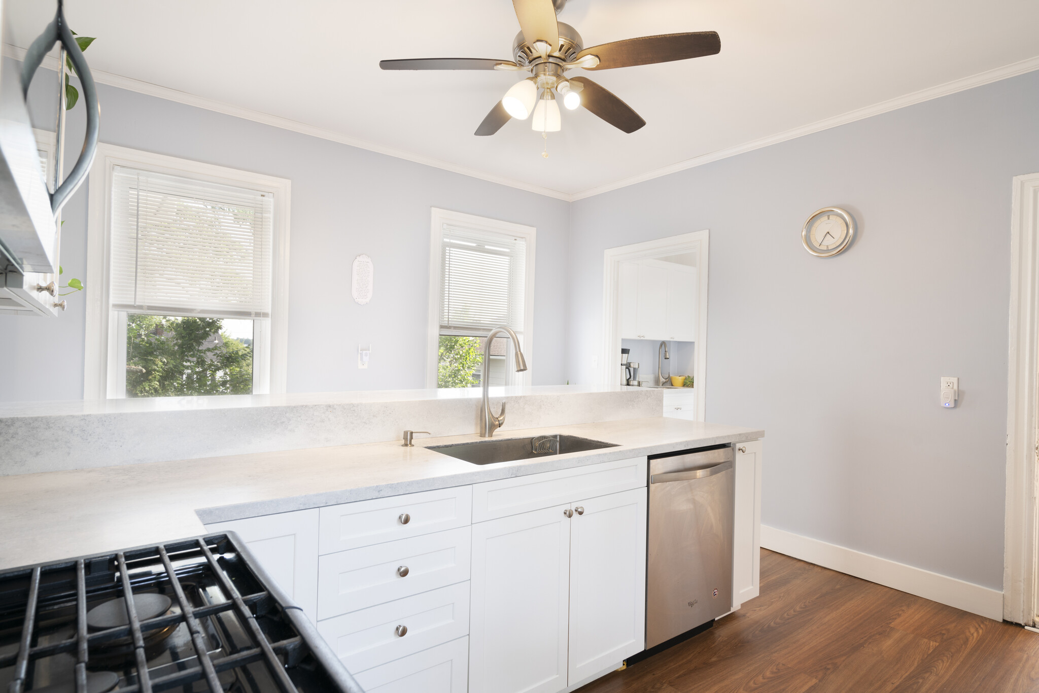 Kitchen - 590 River Ave