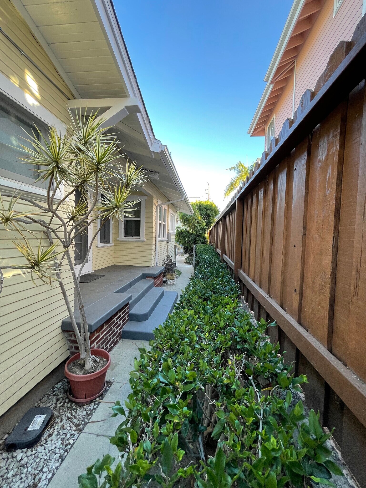 Building Photo - 508 S Catalina Ave