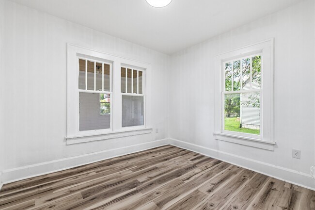 Building Photo - 2446 Morton St