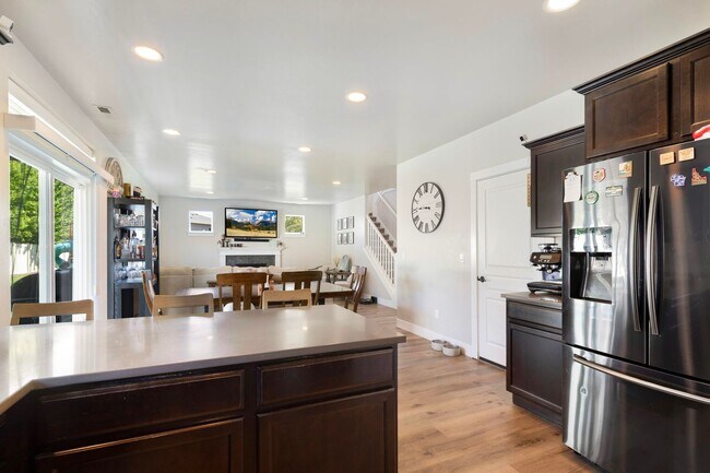 Building Photo - Stunning 5-Bedroom Family Home on a Corner...
