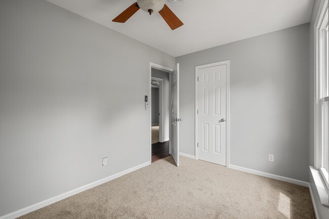 Building Photo - 5712 Sara Kay Dr