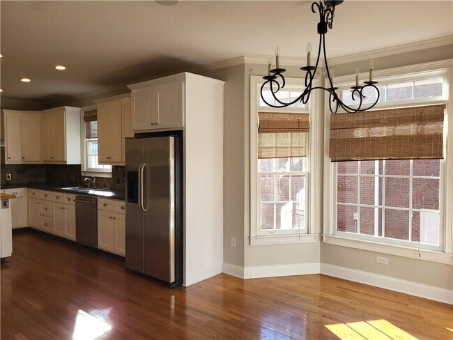 Building Photo - 8291 Fairway Dr