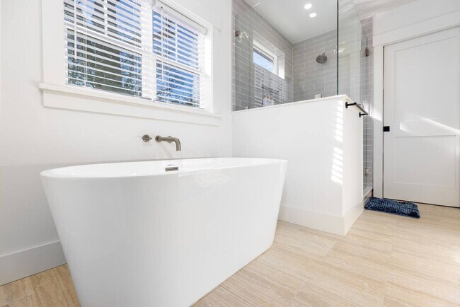 Building Photo - 806 Colorado Ave