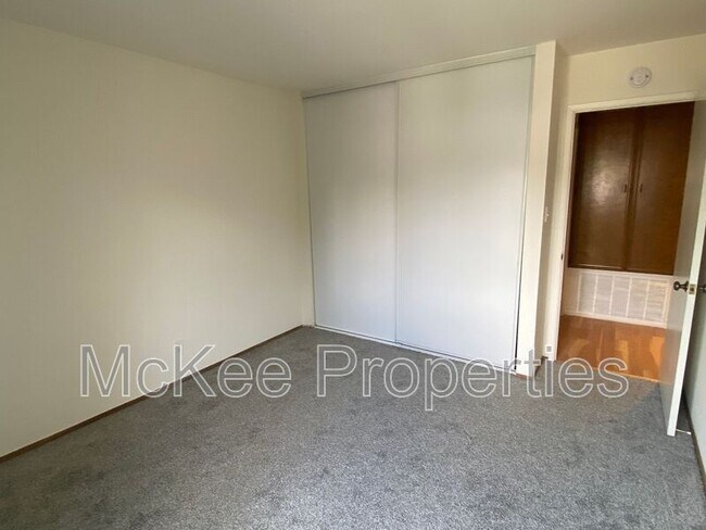 Building Photo - 6620 Reservoir Ln