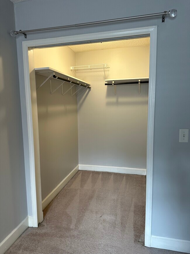 Building Photo - 104 Camellia Ct