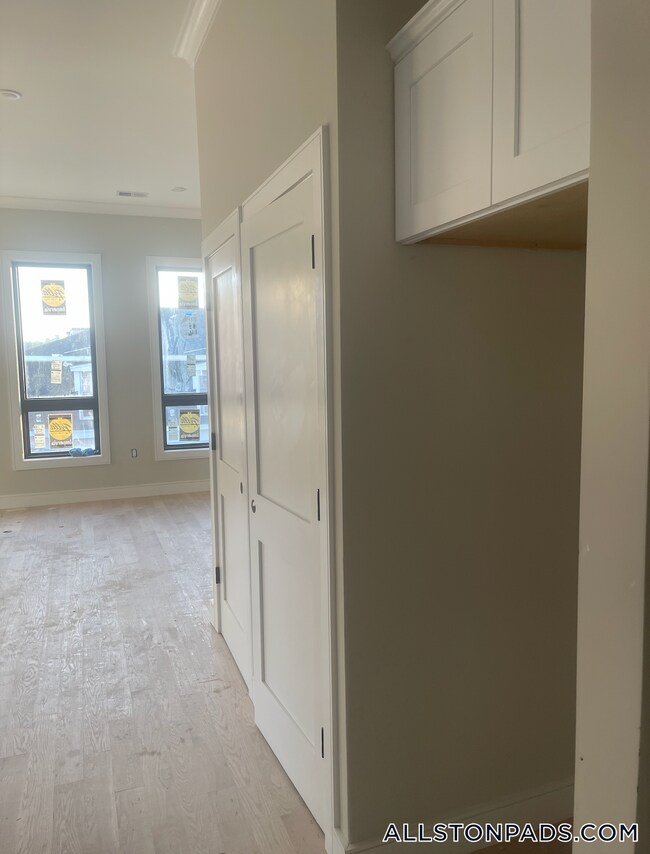 Building Photo - 16-18 HighGate St.