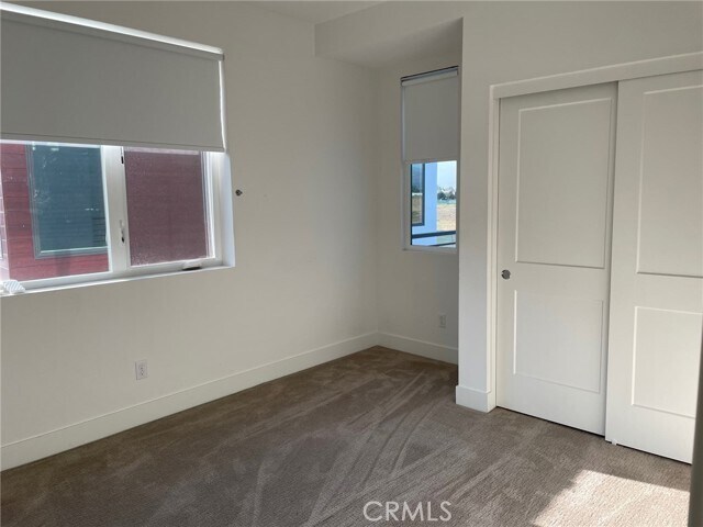 Building Photo - 147 Waypoint