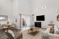 Building Photo - 1339 N Columbus Ave