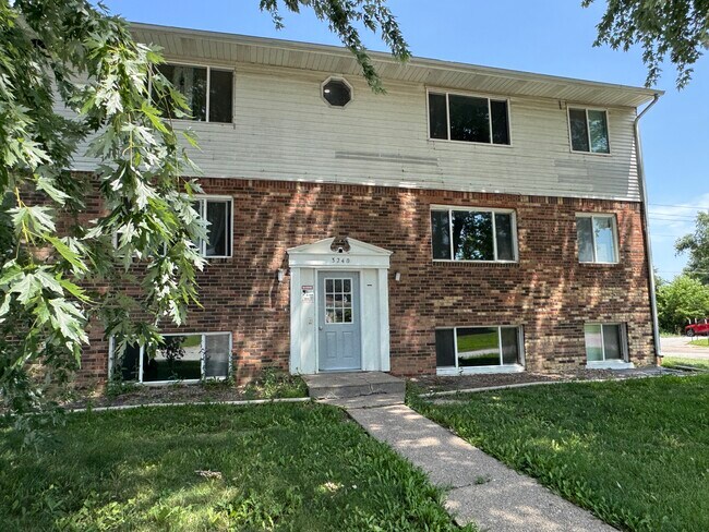 Building Photo - 3240 Heatherton Dr