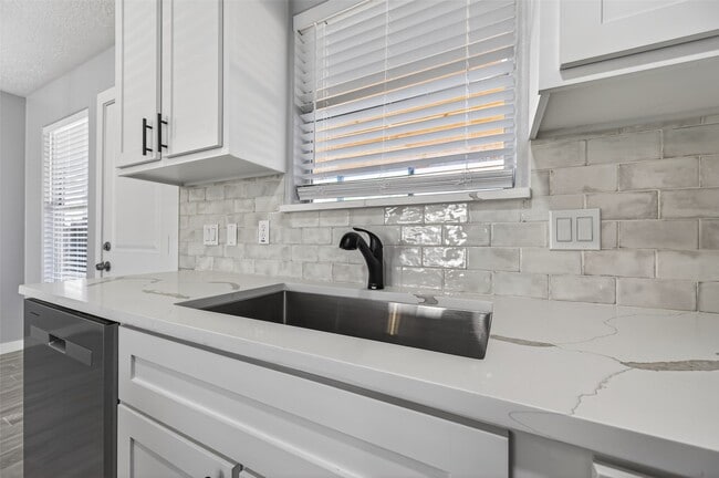 Building Photo - 4922 Comal River Loop