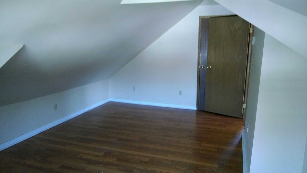 Building Photo - 20 Champlain St