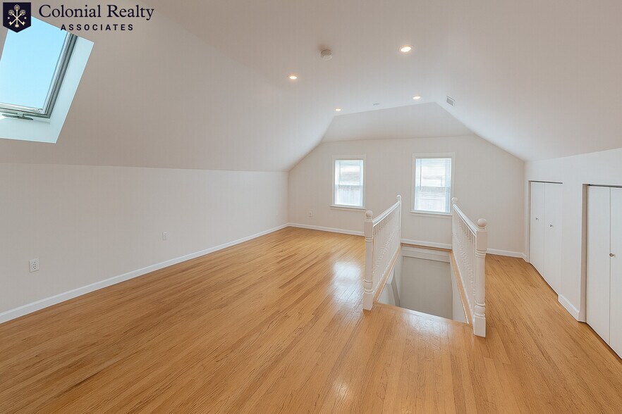 Building Photo - 85 Putnam St