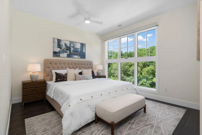 Building Photo - 218 W Kingsley St