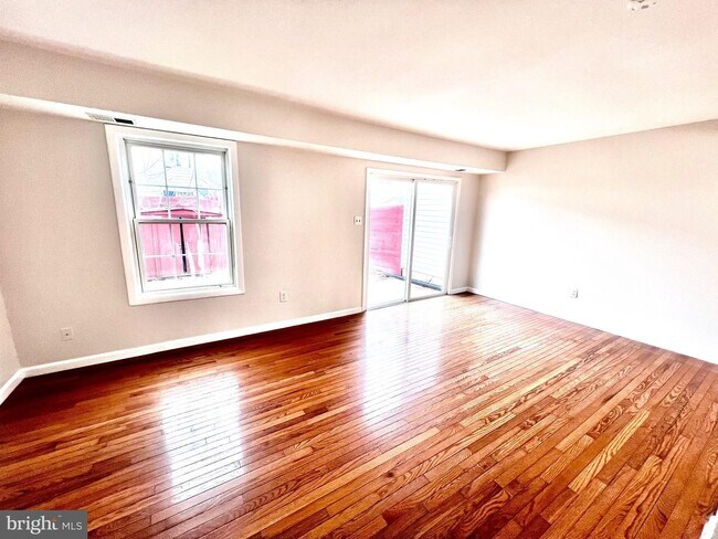 Building Photo - 1338 Redbud Ct