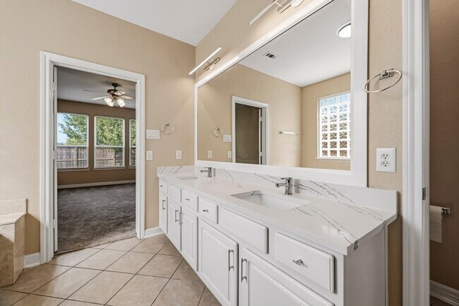 Building Photo - 4106 Applecreek Bend Dr
