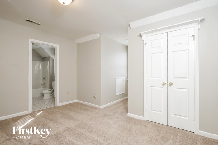 Building Photo - 4036 Fairwind Dr