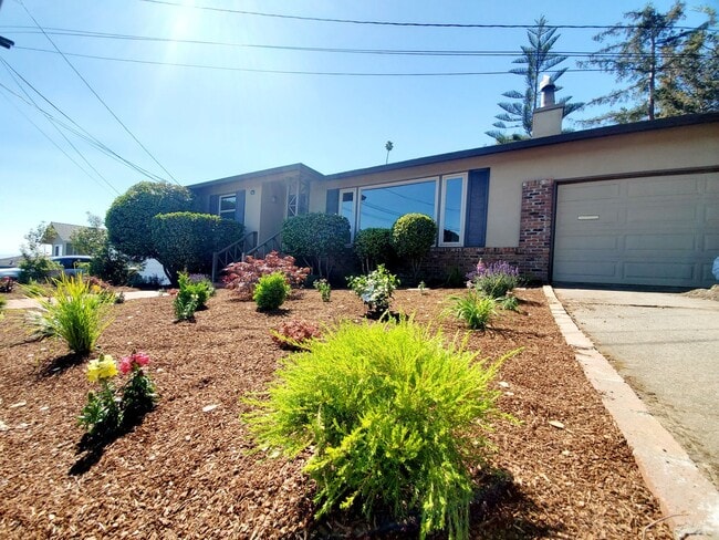 Building Photo - 301 42nd Ave