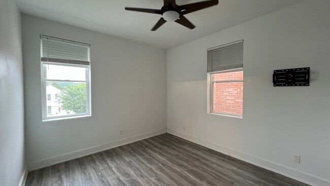 Building Photo - 438 Linden St