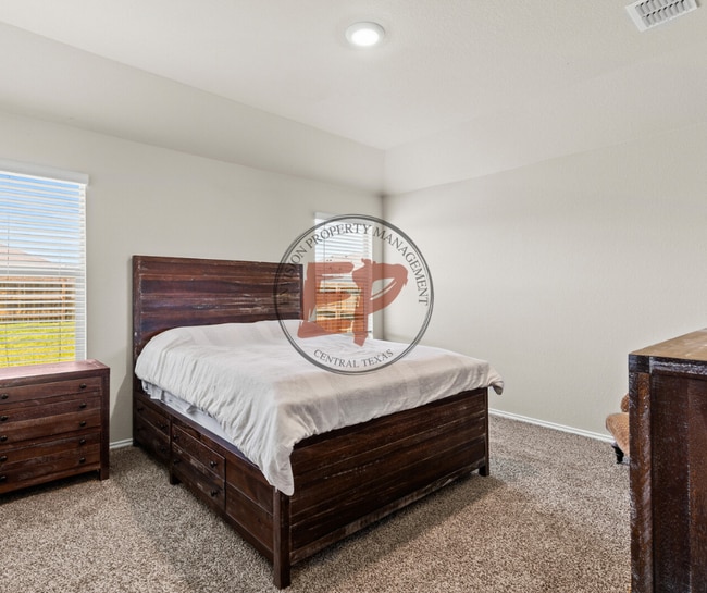 Building Photo - 7209 Llano Dr