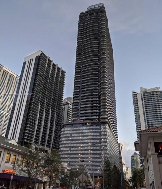 Building Photo - 1000 Brickell Plaza