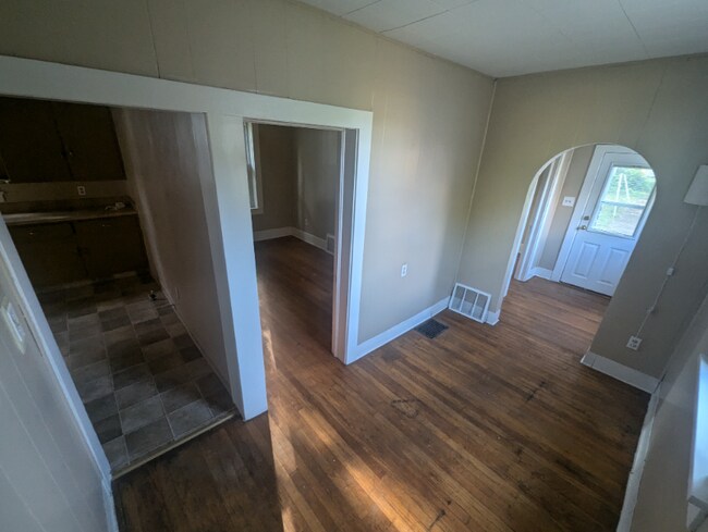 Building Photo - 410 W 23rd St