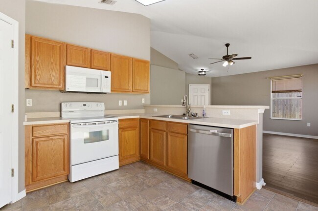 Building Photo - 3 Bedroom in Crestview!!