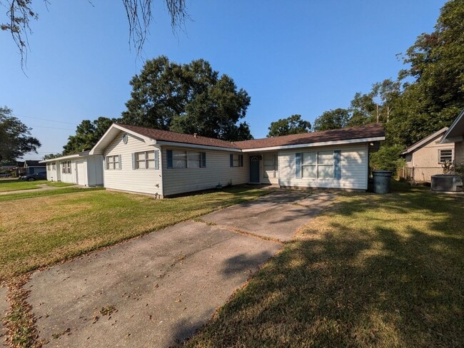 Primary Photo - 660 Enfield Ln