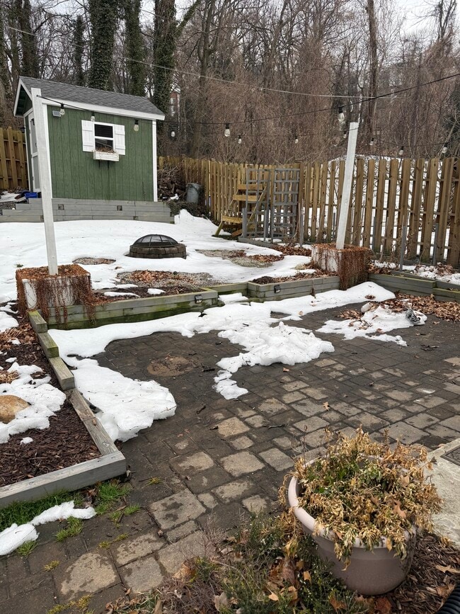 Building Photo - 2321 Riverview Terrace