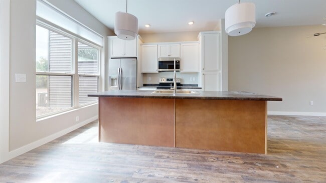 Building Photo - 203 Short St