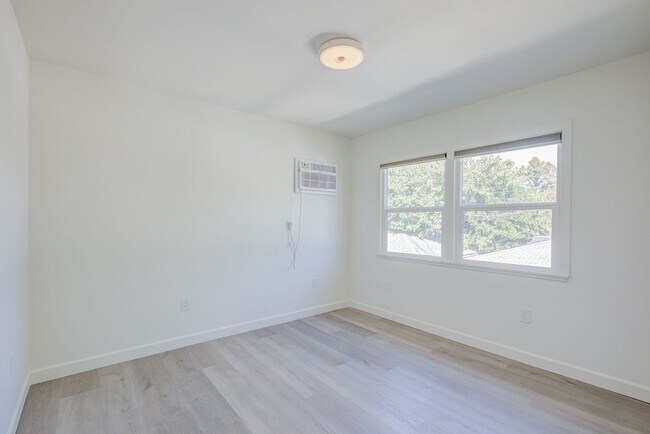 Building Photo - Riverside Residences