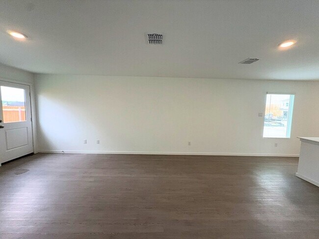 Building Photo - 6220 Sandpiper Ln