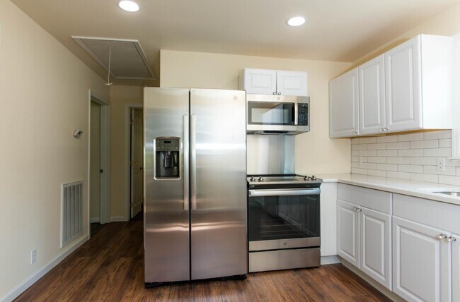 Kitchen - 2226 Cruzen St