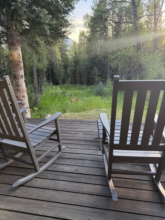 Building Photo - Luxury 3 bedoom/2.5 bathroom Home w/ Hot Tub