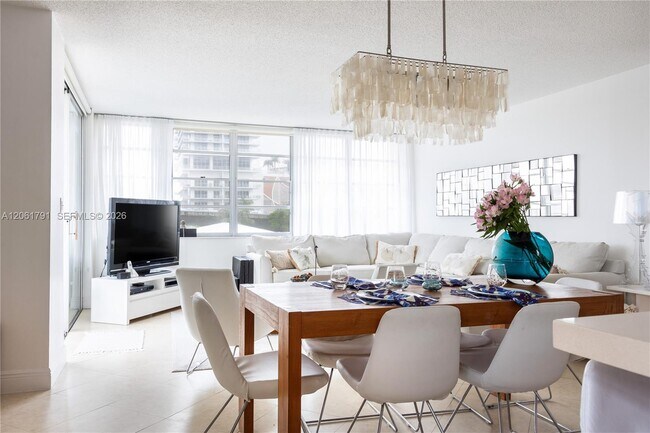 Building Photo - 1817 S Ocean Dr