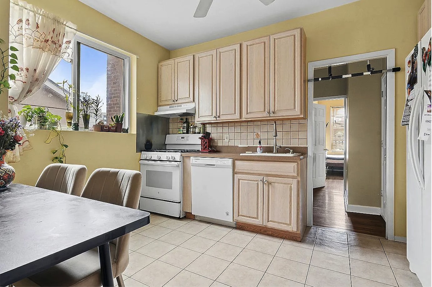 Building Photo - 1761 E 16th St