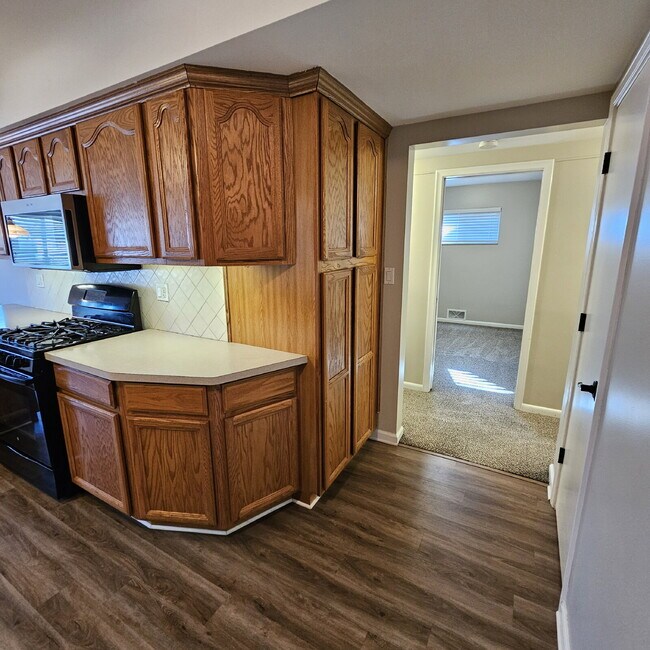 Building Photo - 3 Bedroom, 1.5 Bath Brick Ranch with Attached 2.5 Car Garage. Huge Great Room and Living Room. Bi...