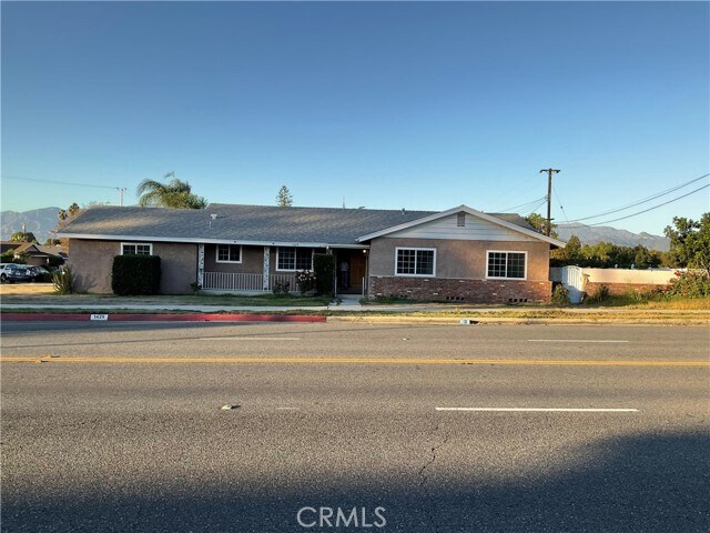 Primary Photo - 1429 E Merced Ave