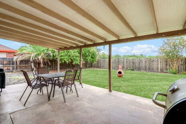 Building Photo - "Charming 3-Bedroom Home in San Antonio with Spacious 1530 sq ft Layout & 2 Full Baths!"