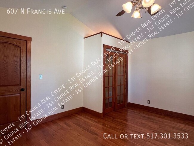 Building Photo - Charming 3-BDR 2-BTH House w/ Garage & Bas...