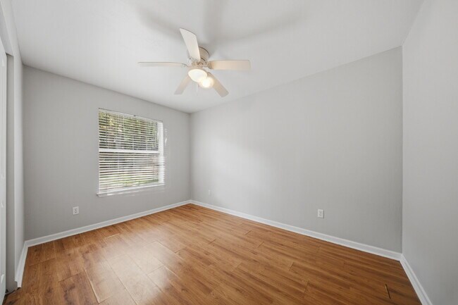 Building Photo - 3 Bedroom 2 Bathroom Single Family Home located in NW Tallahassee!