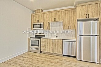 Building Photo - 1528-B: 2 Bed, 2.5 Bathroom Townhome Near ...