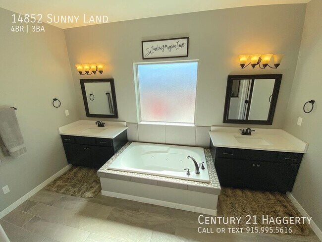 Building Photo - Gorgeous 4 Bedroom Refrig A/C Home