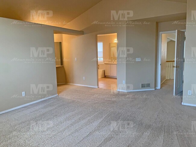 Building Photo - 714 Bentley Pl