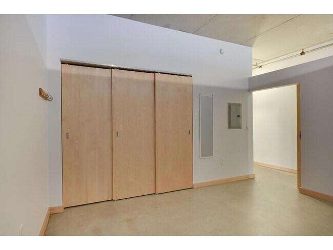 Building Photo - 720 N 4th St