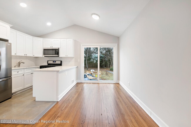 Building Photo - 2 Middlesex Rd