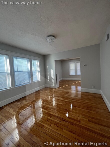 Building Photo - 10 Cady Ave