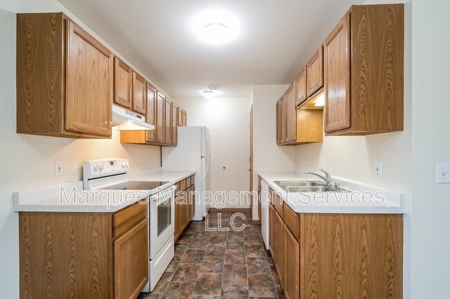 Building Photo - 213 Chateau Dr