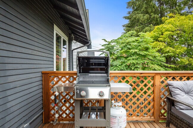 Building Photo - 1706 Warren Ave N